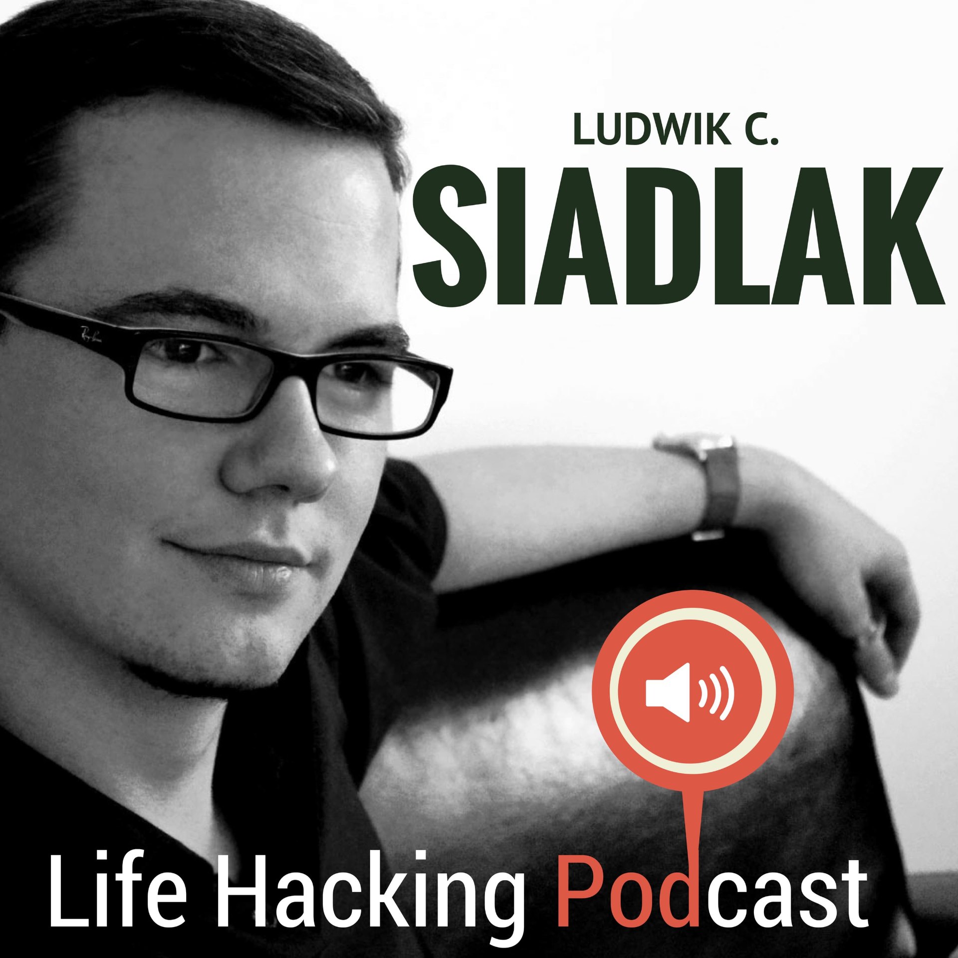 Okładka podcastu Life Hacking: czarno-biały portret Ludwika C. Siadlaka opartego o sofę
